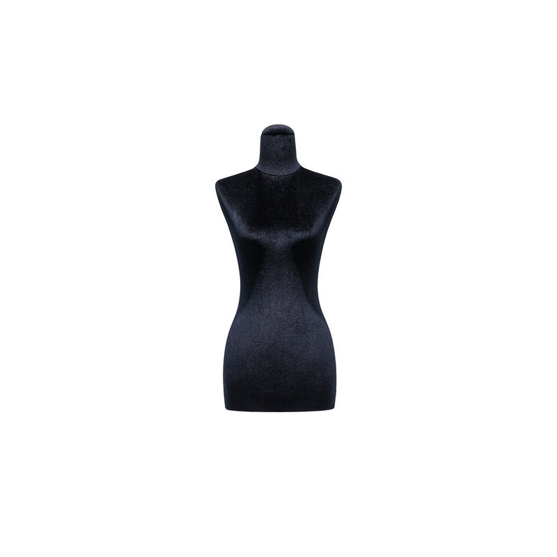 Un maniquí femenino de mitad de cuerpo sin cabeza ni brazos.