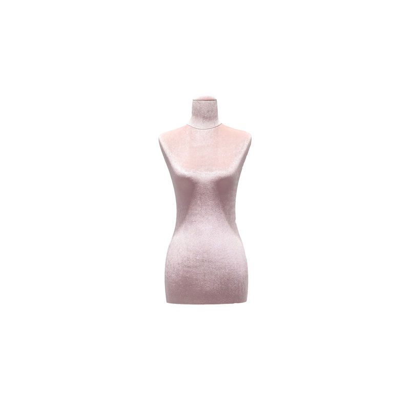 Un maniquí femenino de mitad de cuerpo sin cabeza ni brazos.